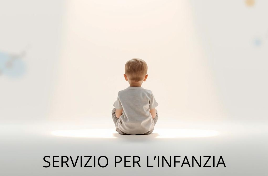 Bambino seduto in uno spazio luminoso in un contesto simbolico